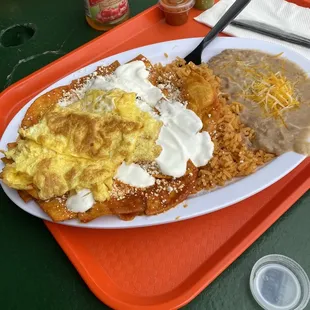 Chilaquiles con salsa roja (red sauce)