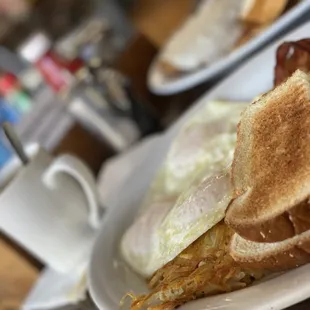 a plate of breakfast food