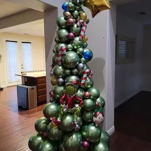Whoville Balloon Christmas Tree
