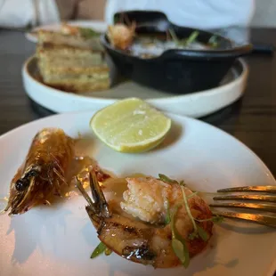 We ordered the shrimp in small plates! Excellent! Roth Gambas