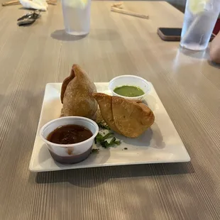 Samosas (Vegetable Samosas)
