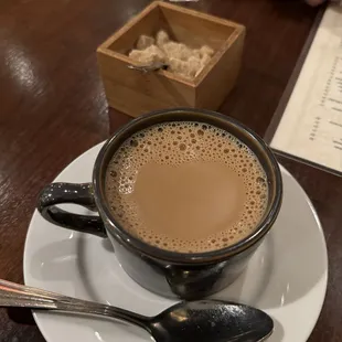 chai and sugar cubes