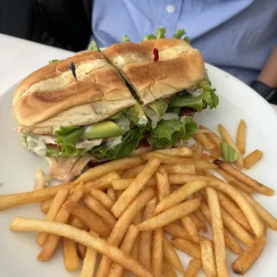 Chicken Breast Sandwich with Fries