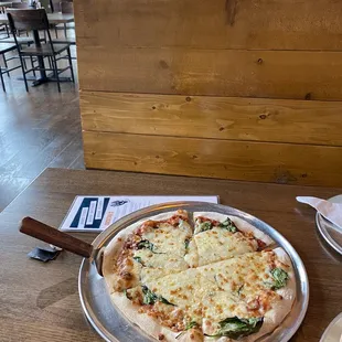 Spinach pizza
