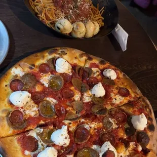 Big apple pizza &amp; spaghetti and meatballs