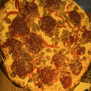 18" crispy sausage pizza