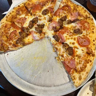Meat feast pizza. Extra cheese. Very good!