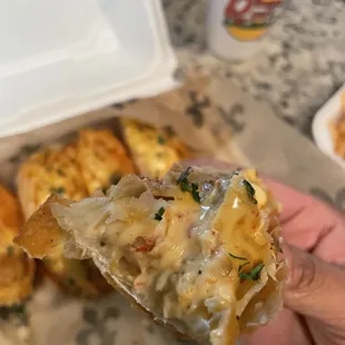 Parsley on top, inside egg roll just velveta cheese &amp; crawfish. The stuffing was not seasoned and no ther ingredient