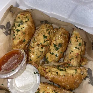 Pics make it look great but this had no flavor, no seasoning. It's literally just velveta cheese and crawfish