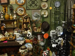 Emerald Isle Antiques & Gifts