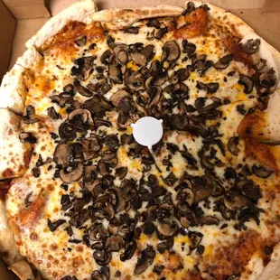 Large Mushroom Pan Pizza