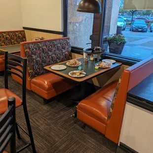 Table left uncleaned for over an hour