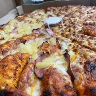 XL half Hawaiian half cheese w/extra cheese.