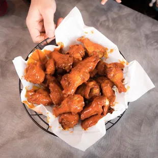 A basket of classic mild wings. Seasoned and paired with your favorite sauce.