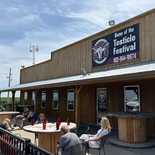 the outside of the restaurant