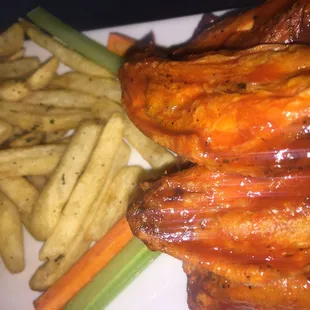 Hot wings &amp; fries!