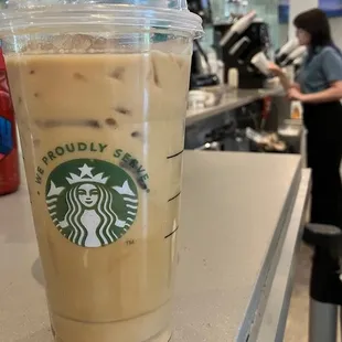 serve Starbucks coffee (is not a Starbucks store)