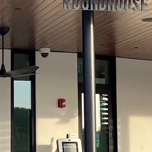 indoor/outdoor seating