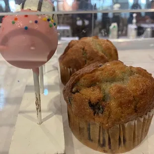 cake pops, muffins