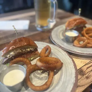 wo plates of food on a table