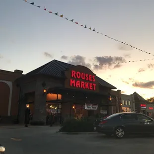 the outside of a restaurant