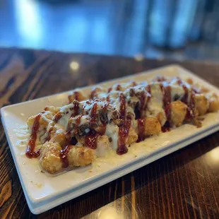 Bbq tots with cheese (half order)