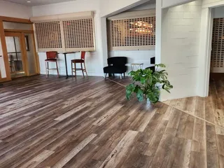 20 and Oakes Bar & Grill