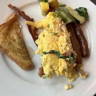 a plate of breakfast food