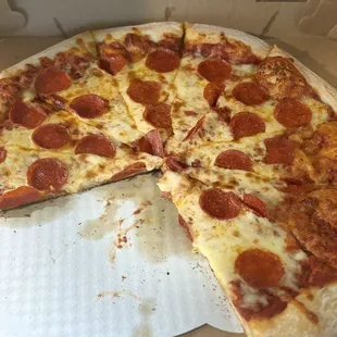 Extra large pepperoni pizza