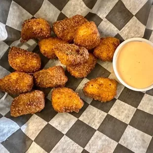 fried chicken nuggies and dipping sauce