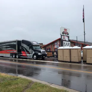 Kuryakyn &amp; Mustang Seats at the Pub.