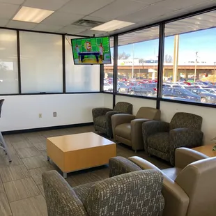 Cable TV on flat screens in the customer lounge.