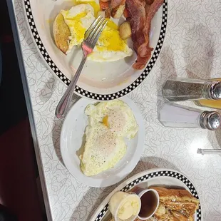 This was the deluxe breakfast with an extra egg. Lol!