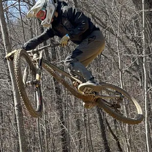Commencal Supreme V5 gets you higher on the downhill.