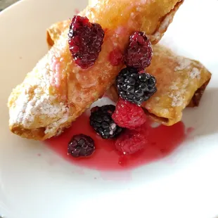 Fried cheesecake with fresh Berry compote