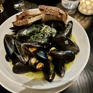 Steamed mussels