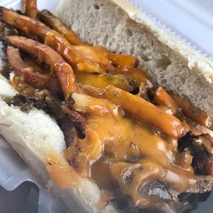 Steak and potatoe sandwich