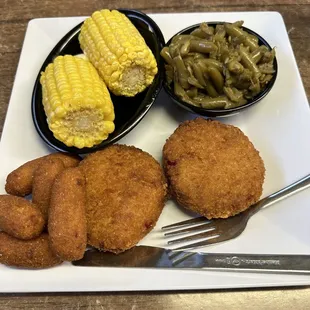 Crab cakes + corn on the cob + green beans. So good!