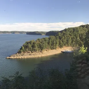 You can dock your houseboat for free on the shores and just enjoy