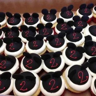 Mickey cupcakes!