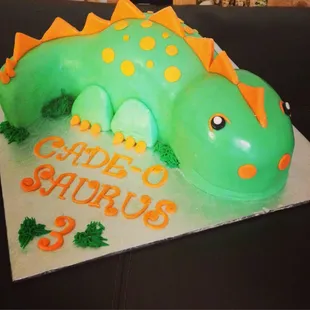 My Cade-o-saurus' Dino cake