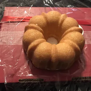A small almond cake feed&apos;s 8-10 people