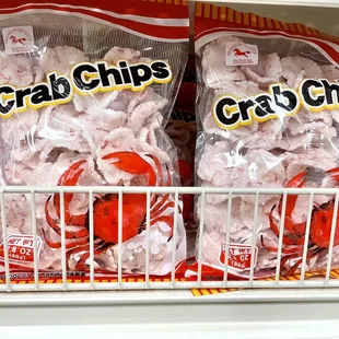 I love most of the shrimp chips here at Rowe's. Wow.. crab chips? Trying one bag (*‿*) /
