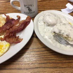 food, chicken wings and fried chicken