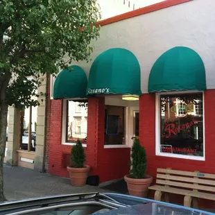 the outside of the restaurant