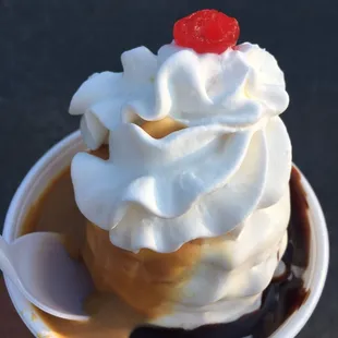 Hit fudge and peanut butter sundae. Yummo!!!!!!