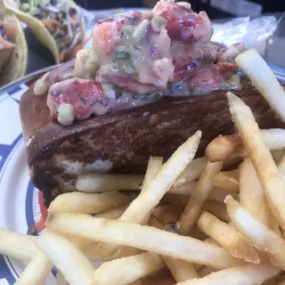 New England Lobster Roll & Fries