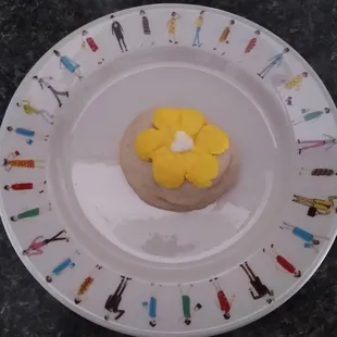 Lemon cookie with lemon Oreo.