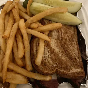 Roxy &apos;s Classic Reuben