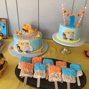 Roxy did an amazing job on my sons 2 cakes for his first birthday party!  Cookies and cream filling-yum!!!